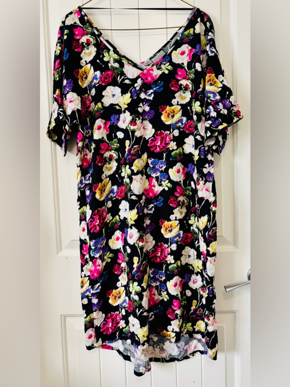 Vero Moda Floral V-Neck Black Shift Dress with Multicolor Blooms